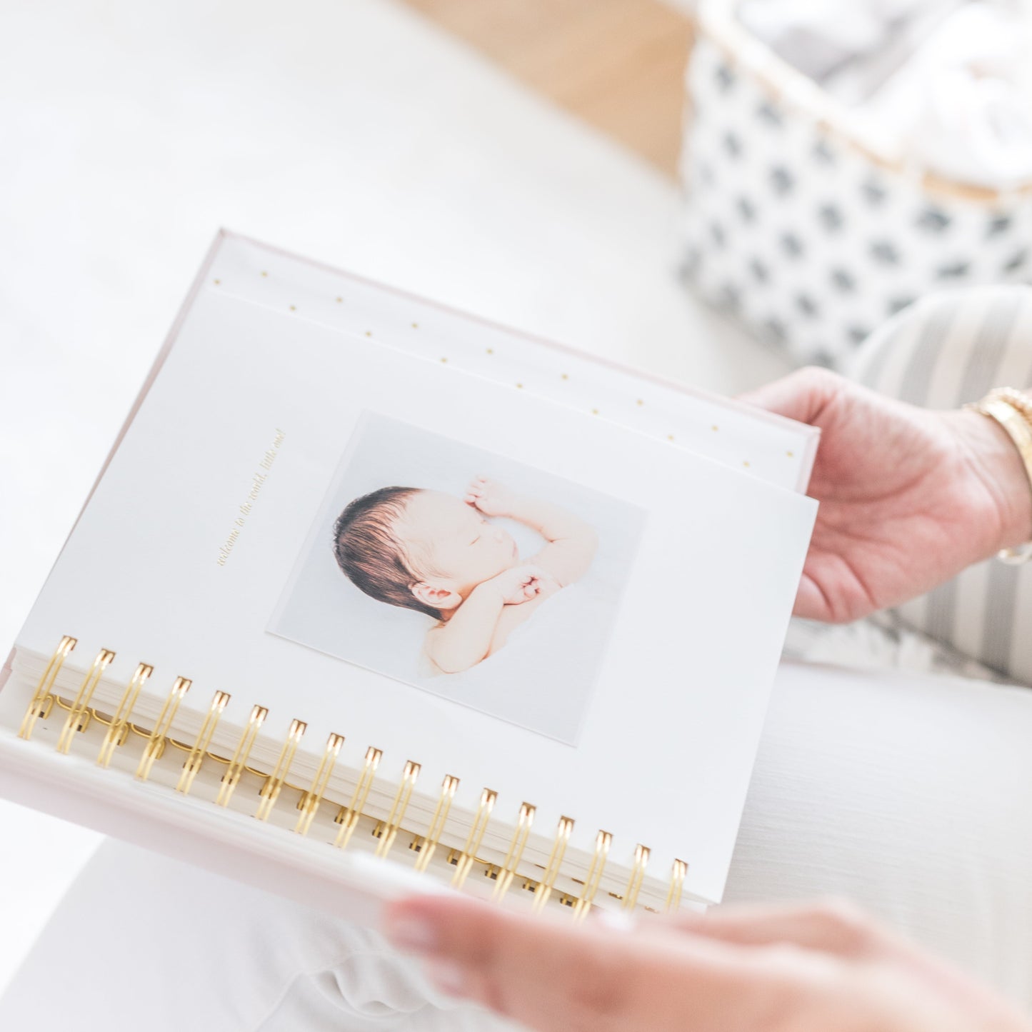 This is the interior of the baby book - to put the baby's first photo. #color_flax