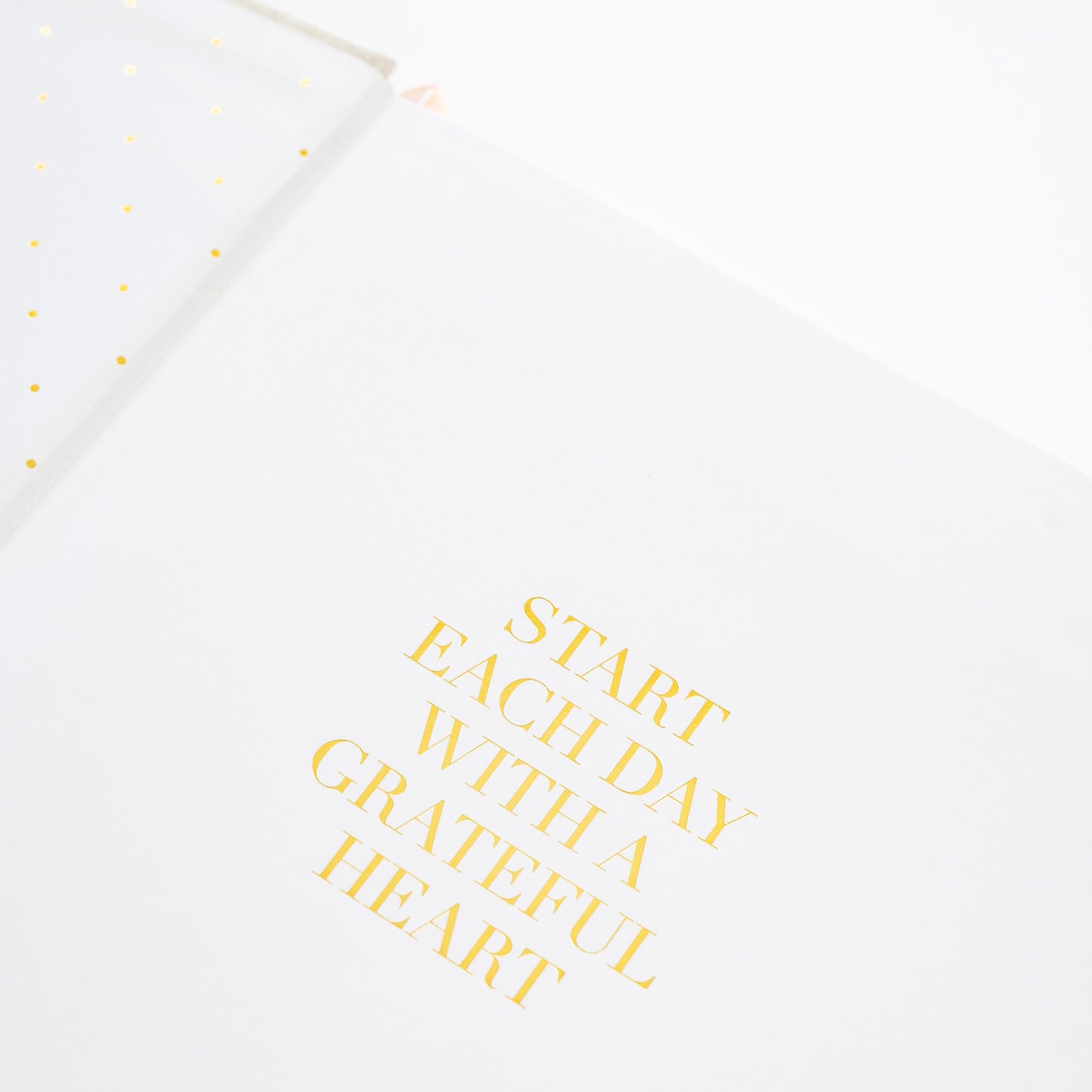 Motivational quote card with 'Start each day with a grateful heart' text in the fabric desk agenda