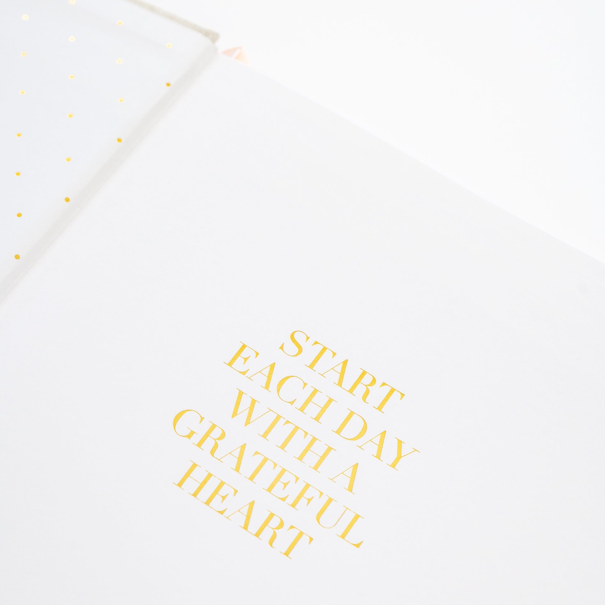 Motivational quote card with 'Start each day with a grateful heart' text in the fabric desk agenda