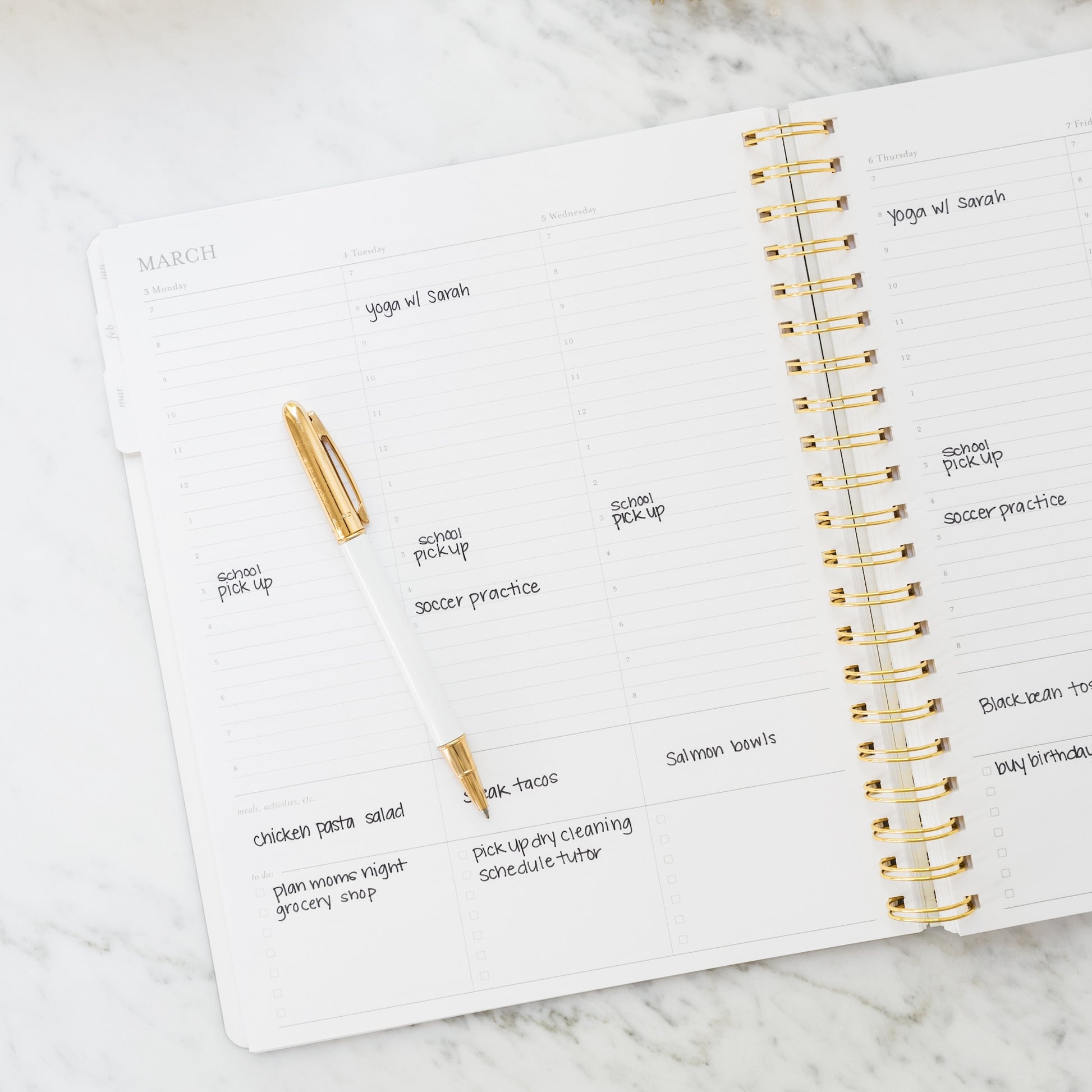 Interior daily layout of large weekly spiral planner
