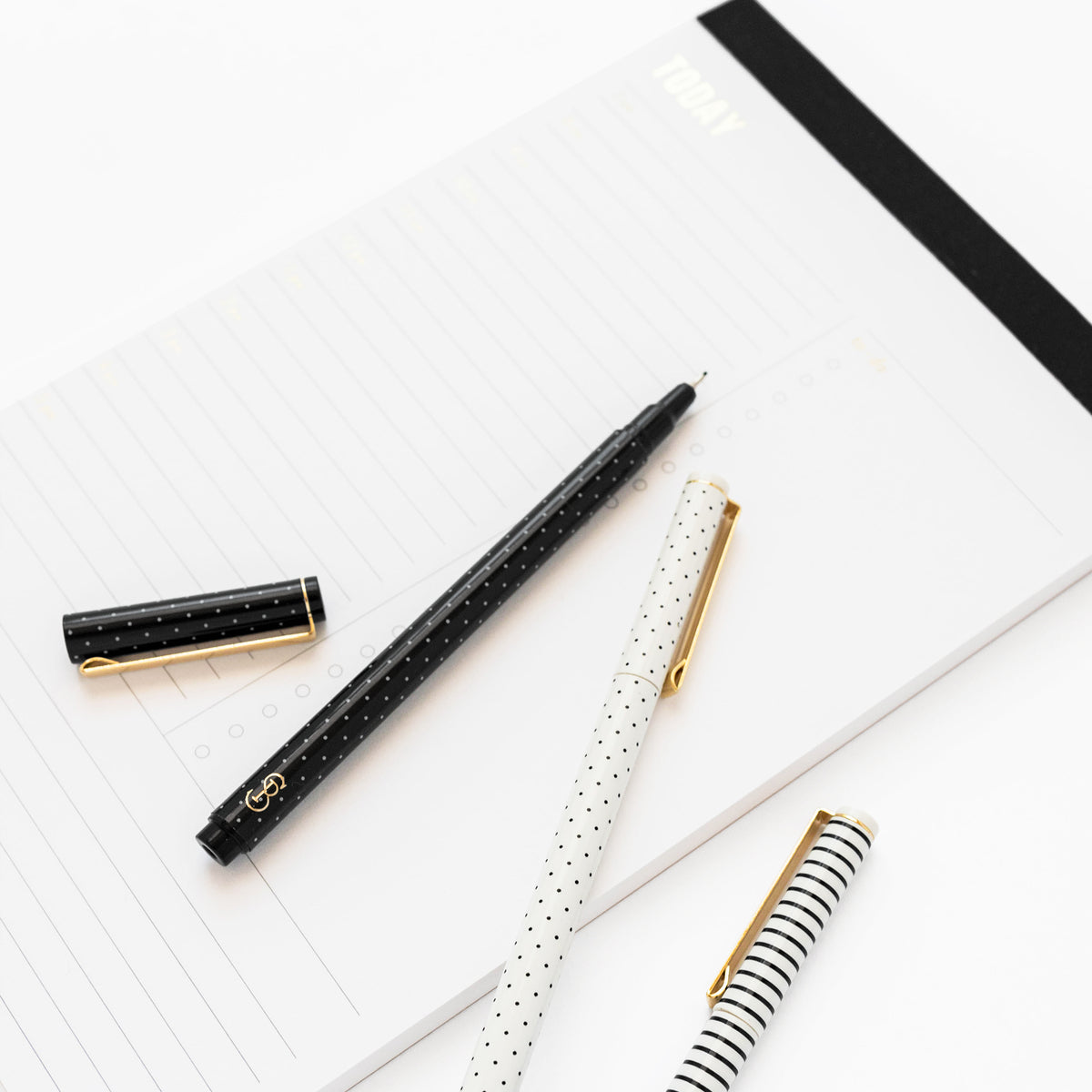 Black and white felt pens on note pads