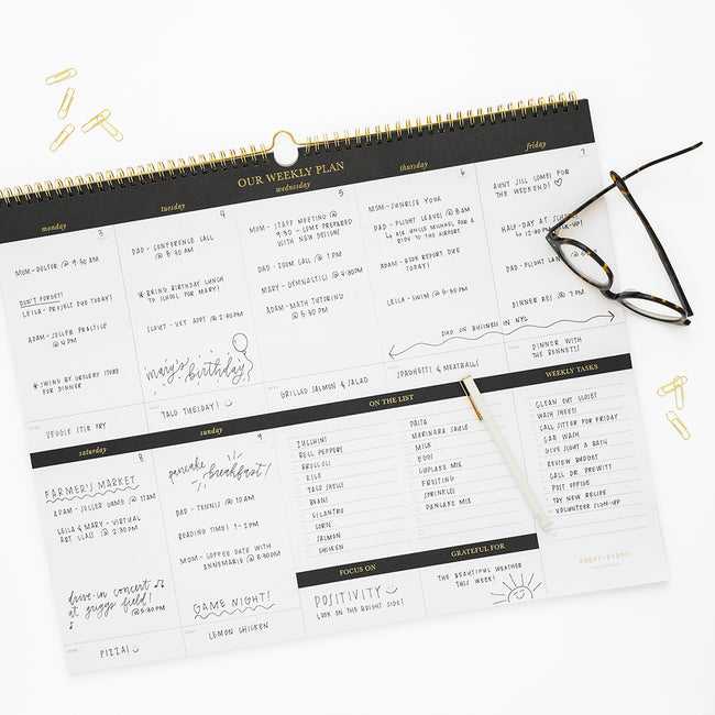Oversized pad with weekly schedule